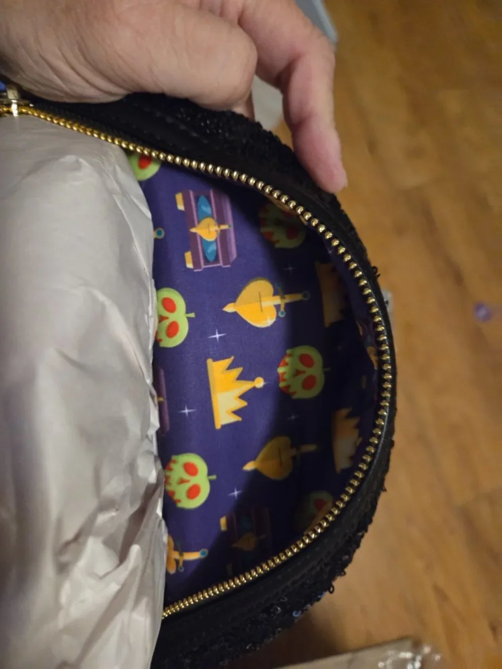Loungefly Evil Queen sequin w/matching wallet
